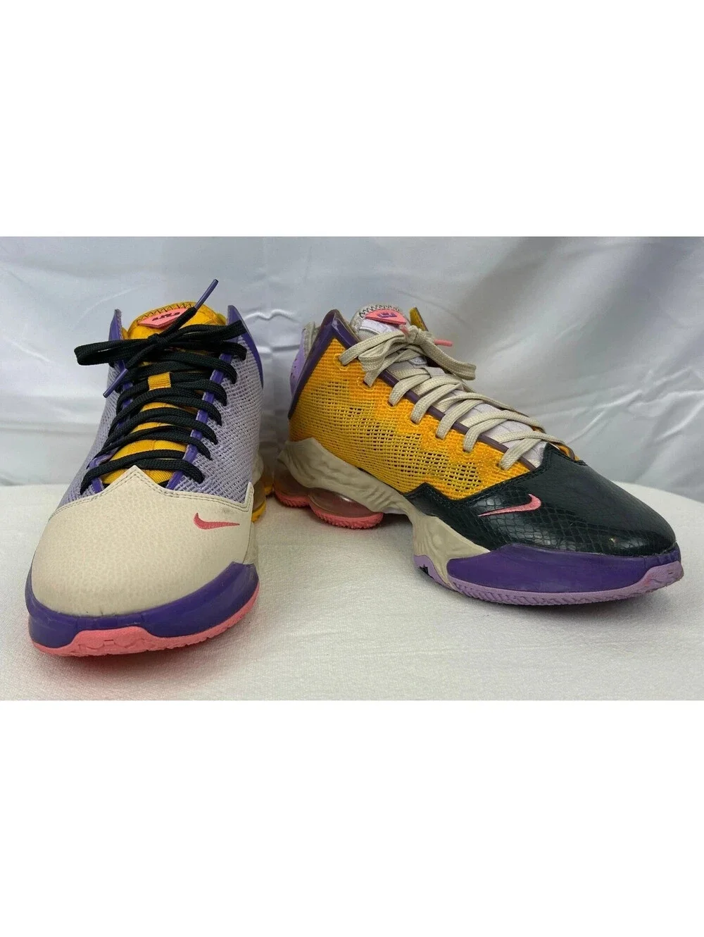 Size 9 - Nike Men's LeBron 19 Low Mismatch DO9829-500
